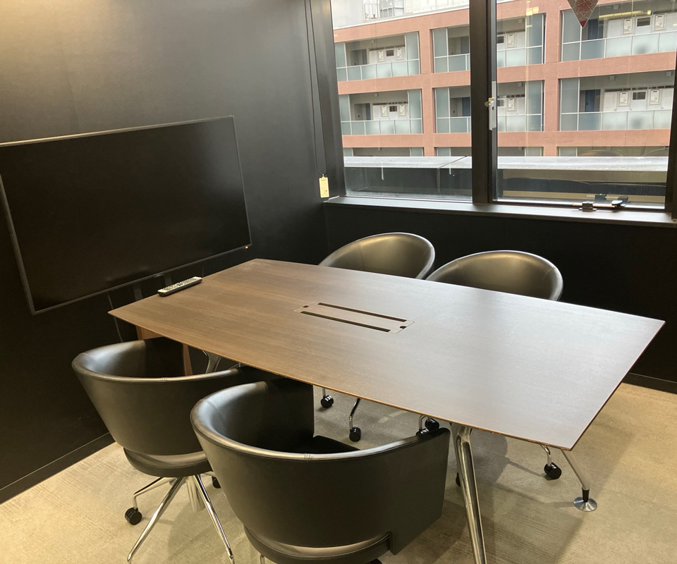 会議室D(4名用)