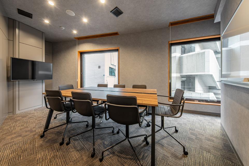 会員価格(¥2200~/h)で利用可能な6~8名会議室