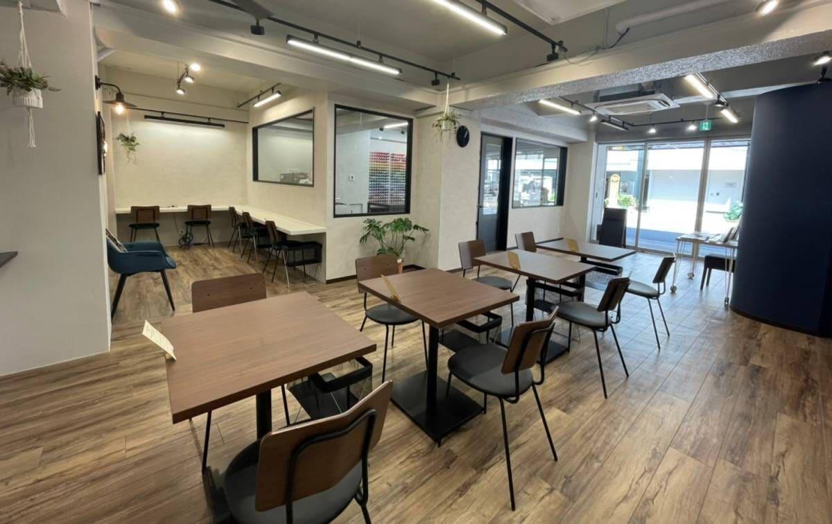 1Fカフェ/会議室利用可能(要予約 1時間3,000円)