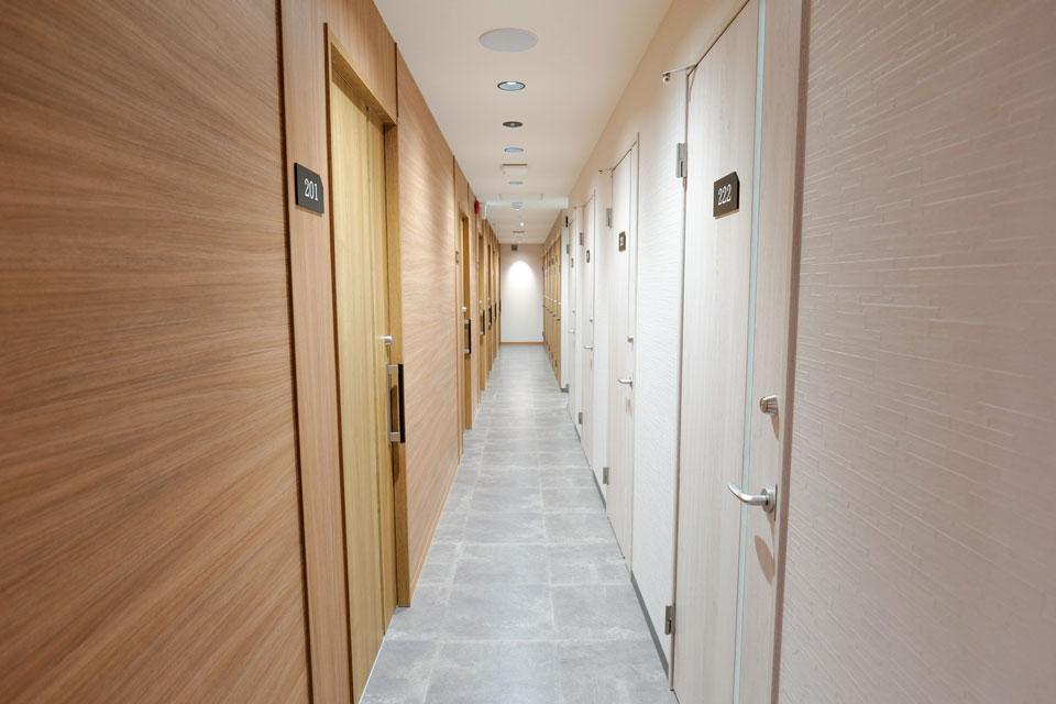 専用部通路:専用部、共用部はオートロックドアで分かれている